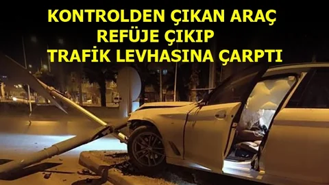 Kontrolden Çıkan Araç Refüje Çıktı, Levhalara Çarptı