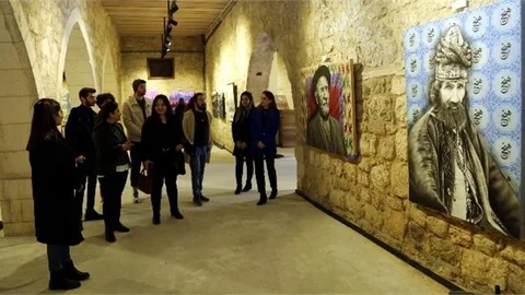 Akdeniz Sanat Galerisi Ziyaretçi Akınına Uğruyor