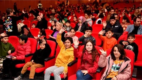 Çocuklara Karne Hediyesi Tiyatro Oyunu