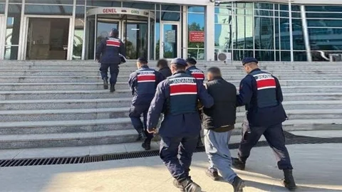 Jandarma Kasten Öldürme Suçundan Aranan 4 Şüpheliyi Yakaladı