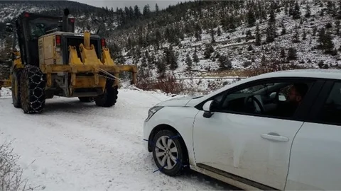 Mersin Büyükşehir’in Karla Mücadele Ekipleri Kara Geçit Vermiyor
