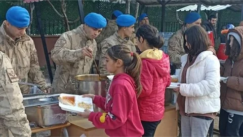 Mersin İl Jandarma Komutanlığı Personeli Yardım İçin Deprem Bölgesinde