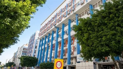 Mersin Büyükşehir, Kırmızı Lacivert İş Merkezi’ni Boşaltıyor