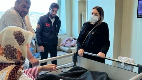 Vali Ali Hamza Pehlivan’ın Eşi Yıldız Pehlivan, Afet Bölgesinden Mersin İlimize Getirilen Deprem Yaralılarını Ziyaret Etti