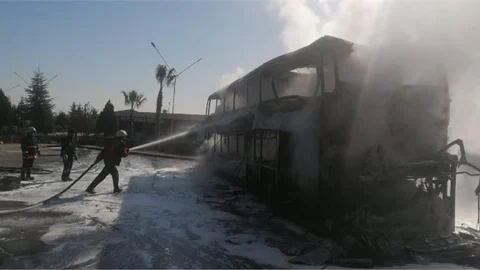 26 Kişinin Yolculuk Yaptığı Park Halindeki Yolcu Otobüsünde Yangın