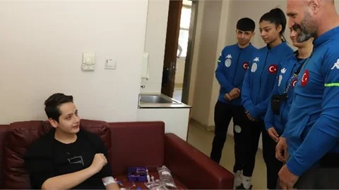 Depremde Enkaz Altında Kalan Kickboks Sporcusu Burak Sürücü, 100’üncü Saatte Kurtarılmıştı