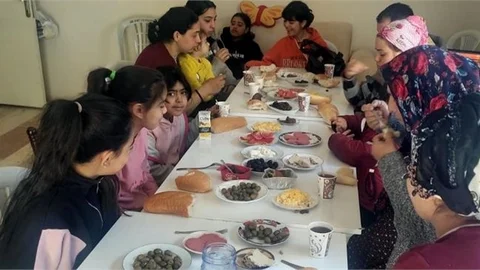 Akdeniz’de Yaralar Birlikte Sarılıyor