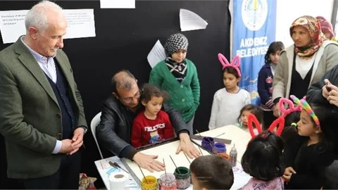 Akdeniz Belediye Başkanı Gültak, Özgürlük Mahalle Evinde Ağırlanan Misafirleri Ziyaret Etti