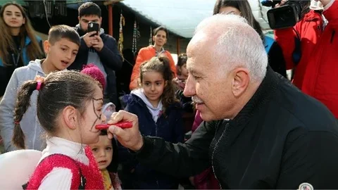 Depremzede Çocuklar At Bindi, Aileleriyle Birlikte Keyifli Dakikalar Geçirdi