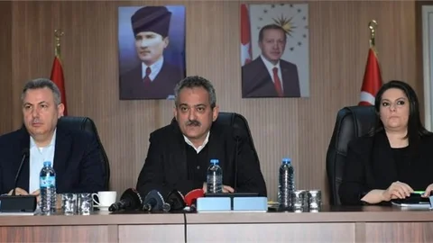 Bakan Özer: Adana'da Eğitim Öğretimi 13 Mart'a Erteliyoruz