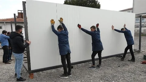 Meslek Lisesi Öğrencileri, Konteyner Sınıf Üretiyor