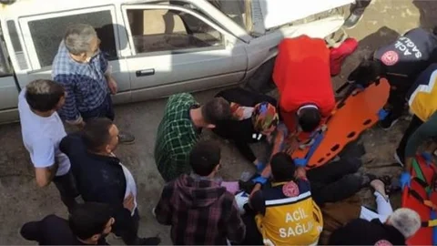 Yoldan Çıkan Kamyonet 4 Metre Şarampole Yuvarlandı