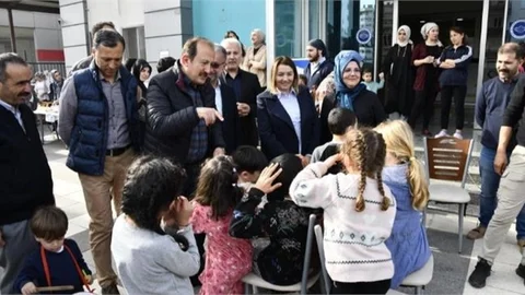 Vali Ali Hamza Pehlivan, Afetzedeler Yararına Düzenlenen Kermesi Ziyaret Etti