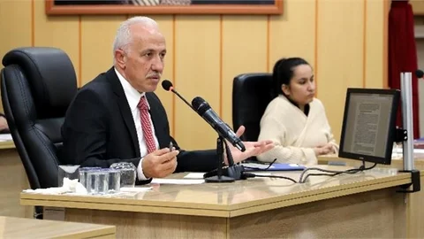 Başkan Gültak, CHP ve HDP’li Üyelerin Engelleme Çabalarına Tepki Gösterdi; Teklif Oyçokluğu İle Meclis’ten Geçti