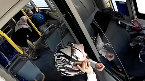 Kalp Spazmı Geçiren Yolcuya İlk Müdahaleyi Büyükşehir’in Sağlık Personeli Yaptı