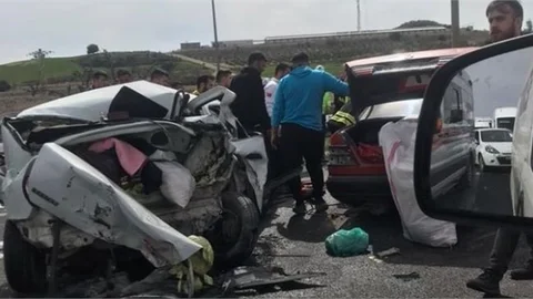 Otoyolda Kaza, Yol Tek Şeritten Sağlanıyor