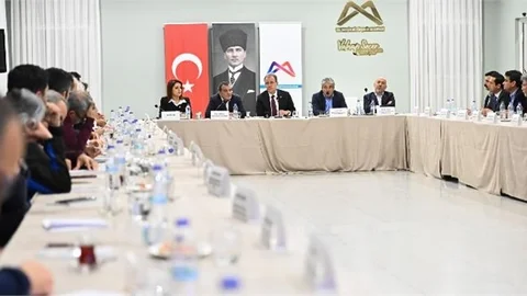 Başkan Seçer, Tmmob Yönetim Kurulu, Oda Başkan ve Yöneticileri İle Bir Araya Geldi