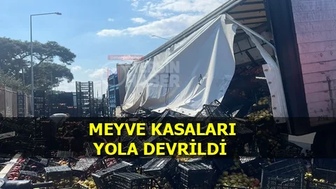 Tırın Dorsesi Yan Yattı, Meyve Kasaları Yola Döküldü