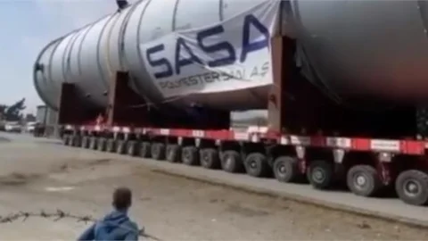 Devasa İş Makineleri Taşınmaya Devam Ediyor