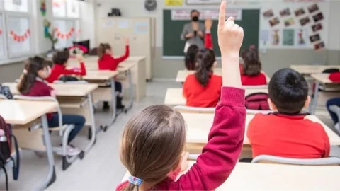 Deprem Bölgesinden Diğer İllere Tayin İsteyen Öğretmenlere Ek Süre