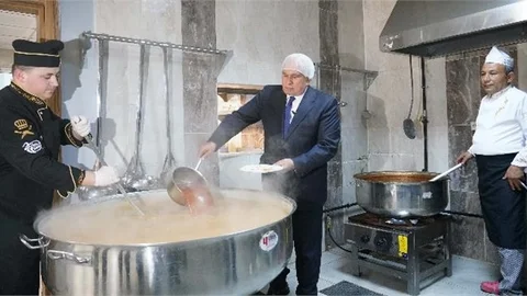 "Tatil Bölgesinde Depremzedelere Sıcak Yemek"