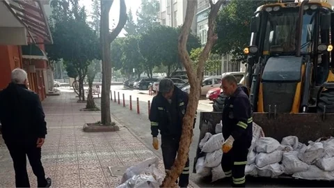 Temiz ve Sağlıklı Akdeniz İçin Ekipler 7/24 Hizmet Veriyor