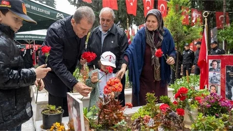 Seçer: "Halkın Mücadelesinin Dünyaya Mal Olmuş Zaferi"