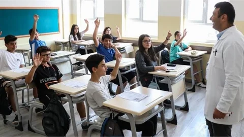 Afet Bölgesinden Diğer İllere 4 Bin 97 Öğretmen ve Personelin Nakli Yapıldı