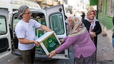 Büyükşehir’in Ramazan Kolileri Sofralara Bereket Oluyor