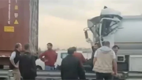 Tır ve Tanker Çarpıştı, Sürücü Ağır Yaralı