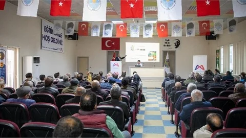 Mersin Büyükşehir’den Mutlu Üreticilere Kayısı Hasat Teknikleri Eğitimi