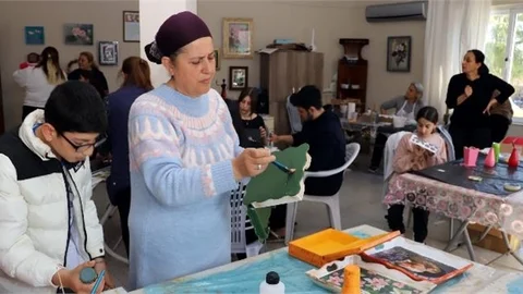 Akdeniz’de Misafir Edilen Depremzede Kadınlar Sergiye Hazırlanıyor