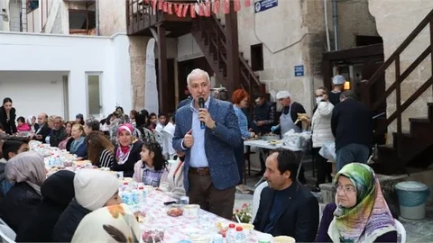 Akdeniz Belediye Başkanı Gültak, Onkobüs Hizmeti Alan Vatandaşlarla İftarda Buluştu