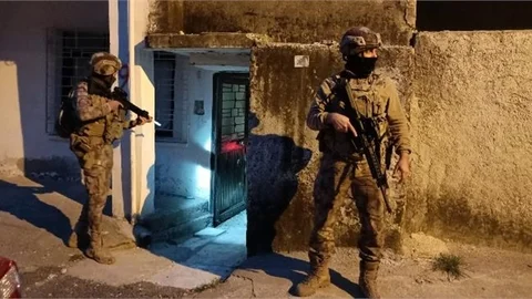 Mersin Polisi Kökünü Kurutmaya Devam Ediyor, 70 Şüpheli Gözaltında