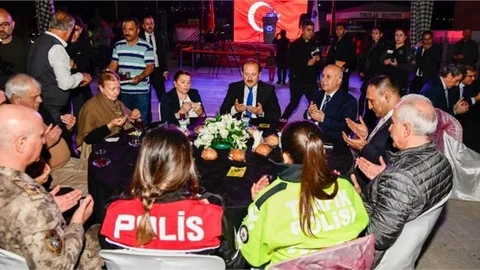 Vali Ali Hamza Pehlivan Polislerle Birlikte İftar Yaptı