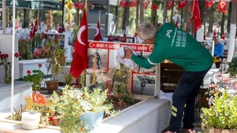 Büyükşehir Bayram Öncesi Mezarlık ve İbadethane Temizliklerini Tamamladı