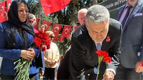 MHP Mersin Milletvekili Adayı Dr. Levent Uysal Şehitliği Ziyaret Etti