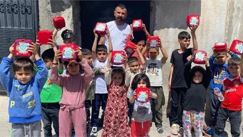 Mersin Büyükşehir’den Tarsus’ta Ki Çocuklara da Bayram Şekeri