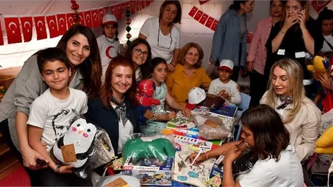 Mersinli Kadınlar Dikti, Hataylı Çocukların Yüzü Güldü