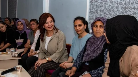Mersinden Kadın Kooperatifi Başkanı Meral Seçer, Mersin’de Adıyamanlı Depremzede Kadınlarla Bir Araya Geldi