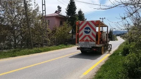 Büyükşehir’den Çamlıyayla’da Yol Çizgileme Çalışması