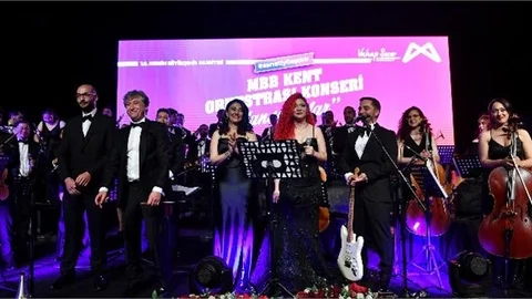 Mersin Büyükşehir, ‘yansımalar’ Konseriyle Müzik Ziyafeti Yaşattı