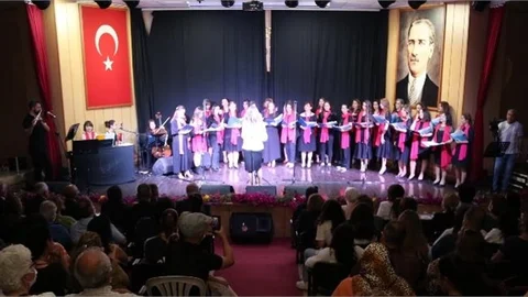 Akdeniz’in Saklı Nağmeleri Kadın Korosu’ndan Anneler Günü Konseri