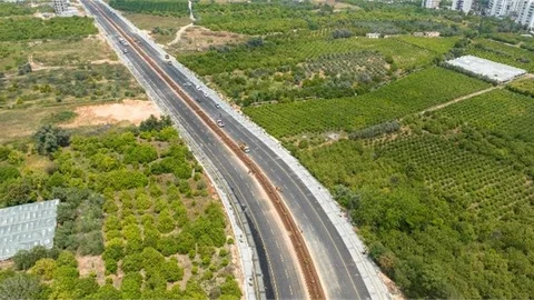 Mersin Büyükşehir Kent Trafiğini Rahatlatmaya Devam Ediyor