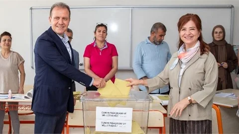 Başkan Seçer, Ailesi İle Birlikte Genel Seçimde Oylarını Kullandı