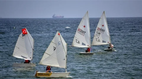 Yelkenlerini Özgürlük Rüzgarıyla Doldurdular