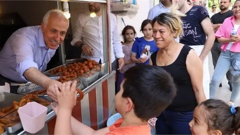Akdeniz Belediye Başkanı Gültak, Halk Buluşmalarına Ara Vermiyor