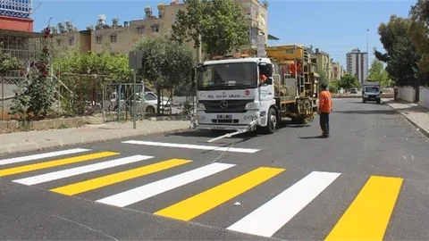 Mersin Büyükşehir’den Kentin Caddelerine Altın Dokunuşlar