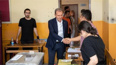 Başkan Seçer, Cumhurbaşkanlığı Seçimi 2. Turu'nda Okulları Ziyaret Etti