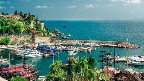 Türkiye’nin En Çok Rağbet Gören Tatil Şehri: Antalya